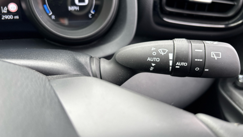 Toyota Yaris 1.5 Hybrid Design 5dr CVT Hybrid Hatchback